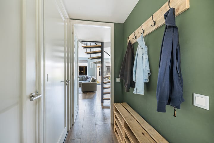 Spacious Family Home with Garage and Sunny Garden in Popular Nieuwland — 12