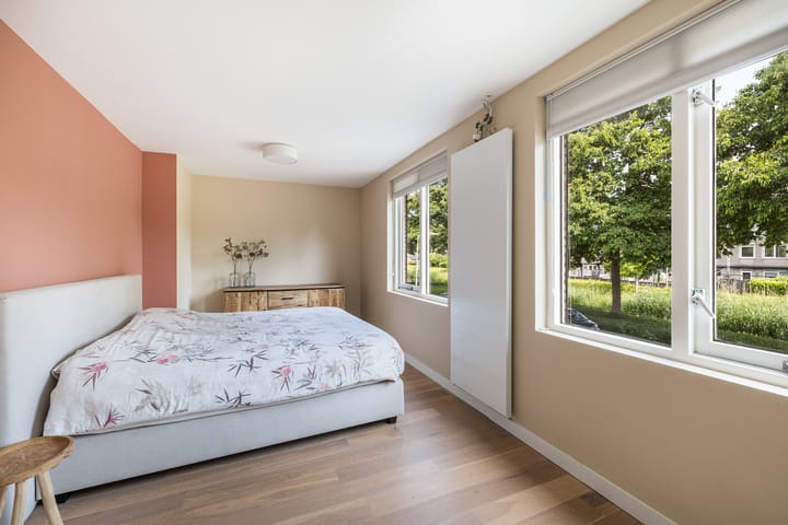Spacious Family Home with Garage and Sunny Garden in Popular Nieuwland — 42