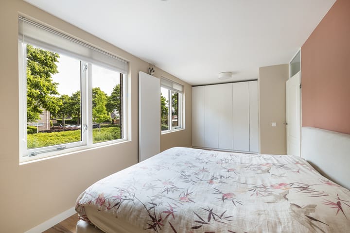 Spacious Family Home with Garage and Sunny Garden in Popular Nieuwland — 44