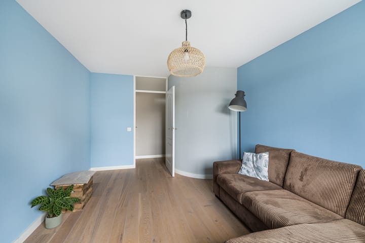 Spacious Family Home with Garage and Sunny Garden in Popular Nieuwland — 56