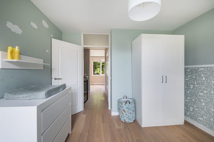 Spacious Family Home with Garage and Sunny Garden in Popular Nieuwland — 52