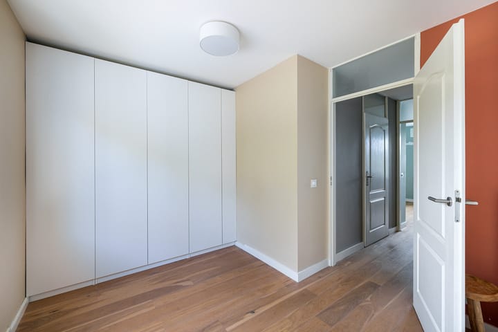 Spacious Family Home with Garage and Sunny Garden in Popular Nieuwland — 46