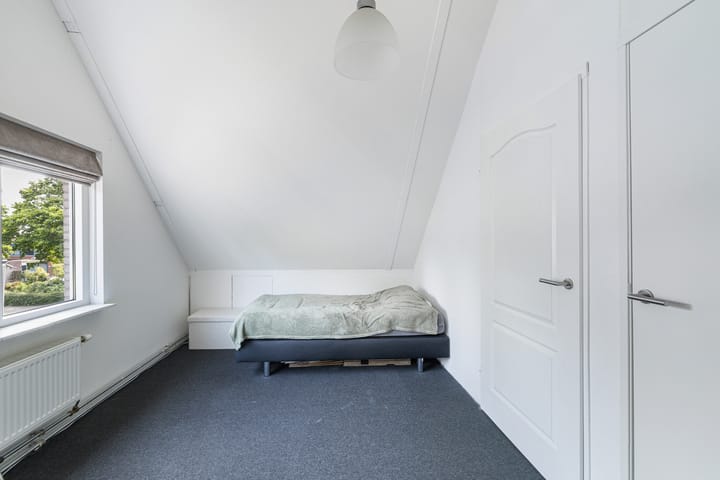 Spacious Family Home with Garage and Sunny Garden in Popular Nieuwland — 71