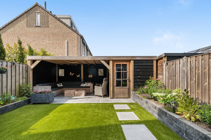 Spacious Family Home with Garage and Sunny Garden in Popular Nieuwland — 73