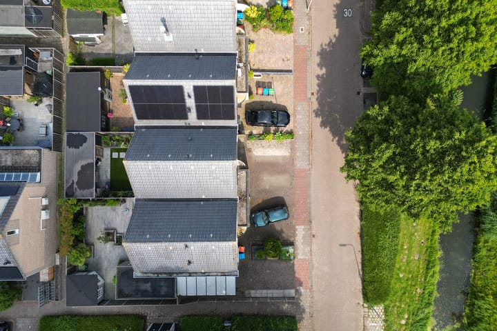 Spacious Family Home with Garage and Sunny Garden in Popular Nieuwland — 93