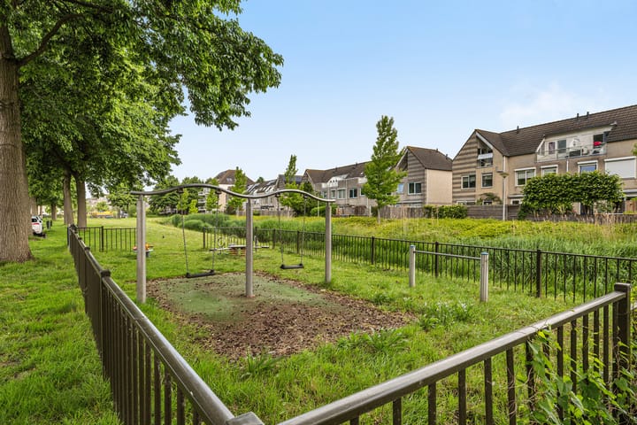 Spacious Family Home with Garage and Sunny Garden in Popular Nieuwland — 99