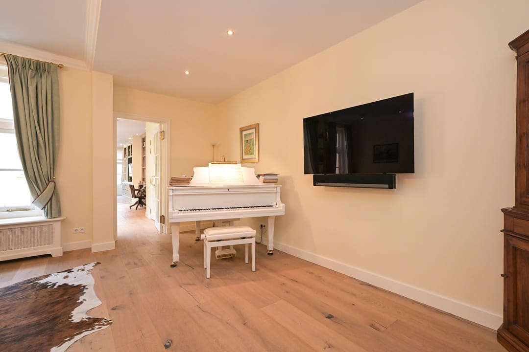 Photo 7 of Lange Voorhout 100