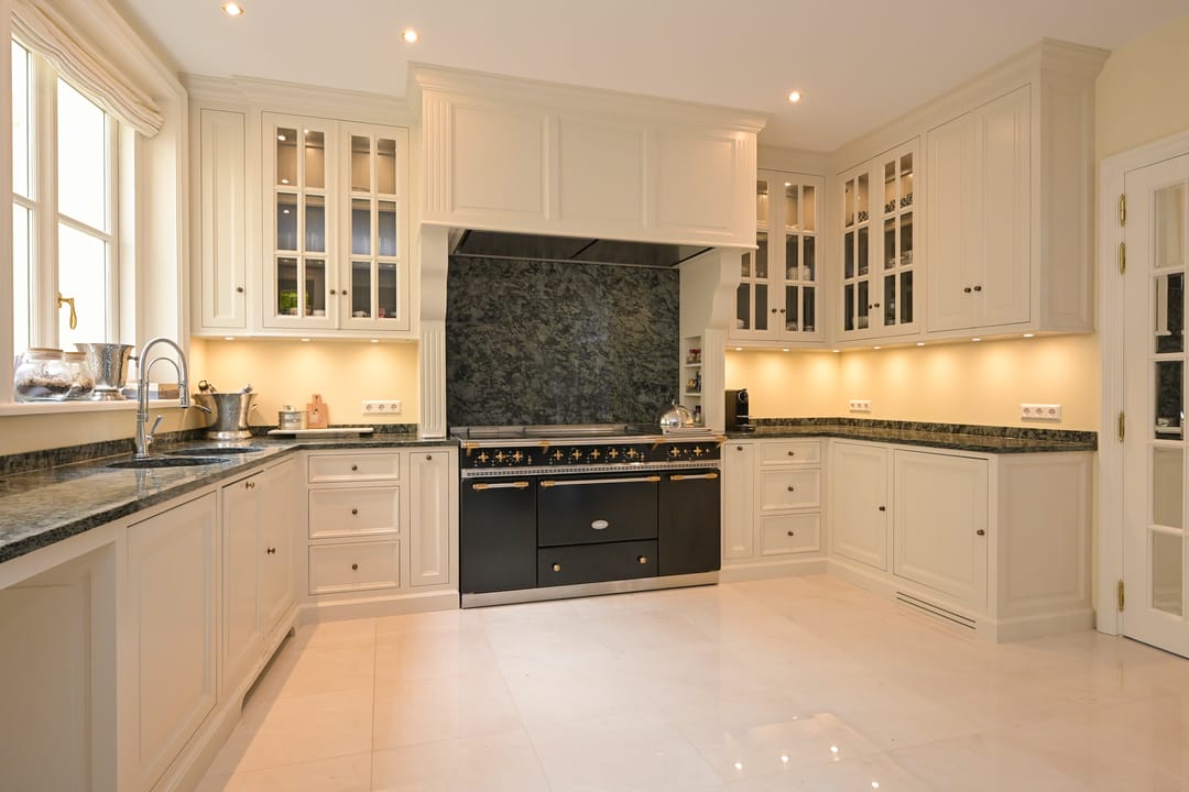 Photo 11 of Lange Voorhout 100