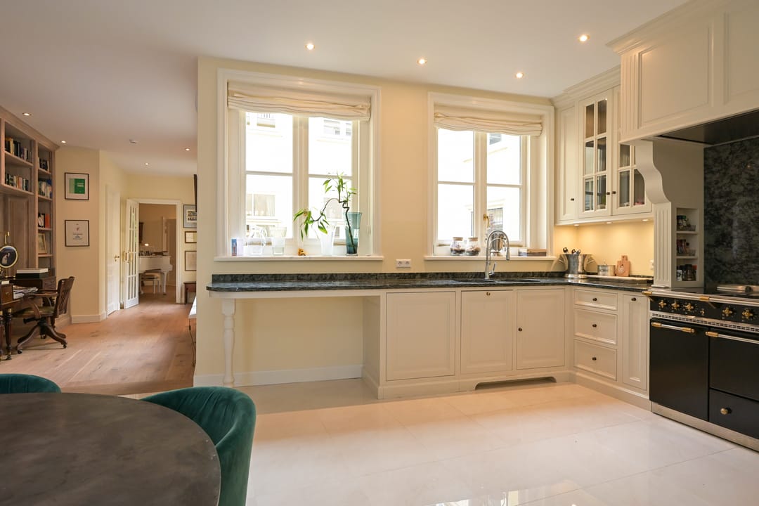 Photo 13 of Lange Voorhout 100