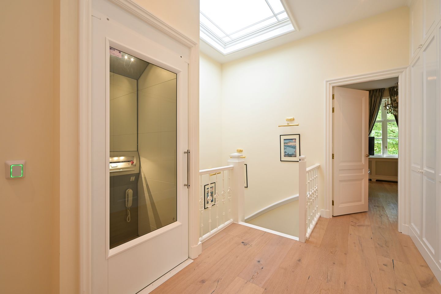 Photo 14 of Lange Voorhout 100