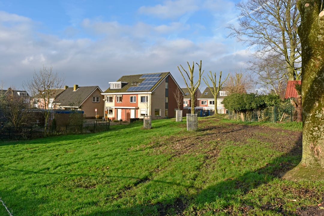 Spacious semi-detached home with garage in quiet Zevenhoven — 73