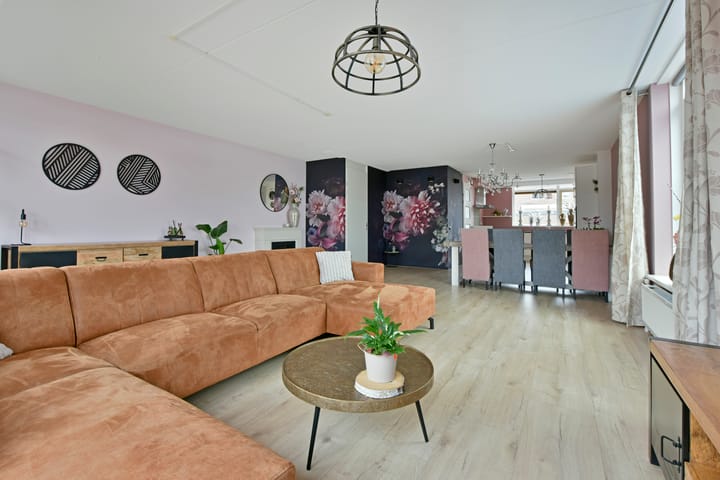Spacious semi-detached home with garage in quiet Zevenhoven — 18