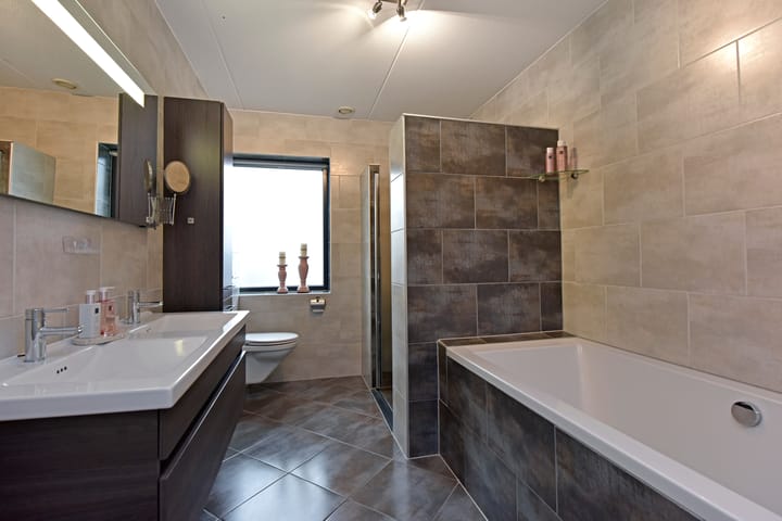 Spacious semi-detached home with garage in quiet Zevenhoven — 30