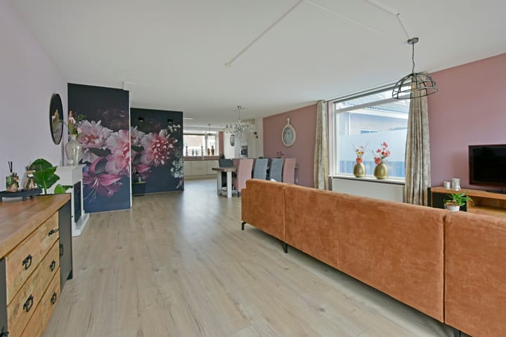 Spacious semi-detached home with garage in quiet Zevenhoven — 16