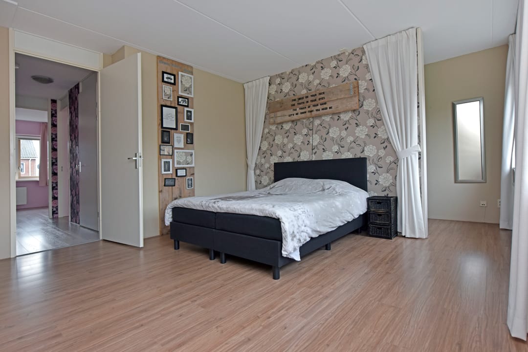 Spacious semi-detached home with garage in quiet Zevenhoven — 31