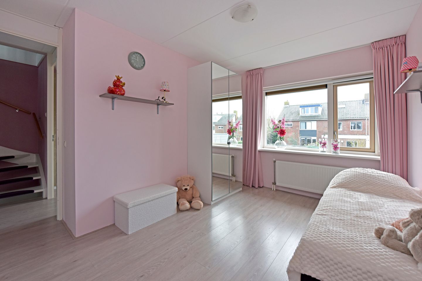 Spacious semi-detached home with garage in quiet Zevenhoven — 39