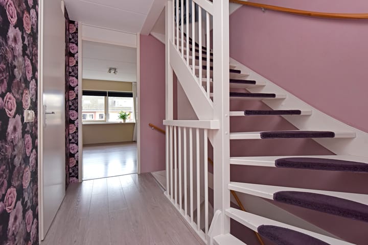 Spacious semi-detached home with garage in quiet Zevenhoven — 40