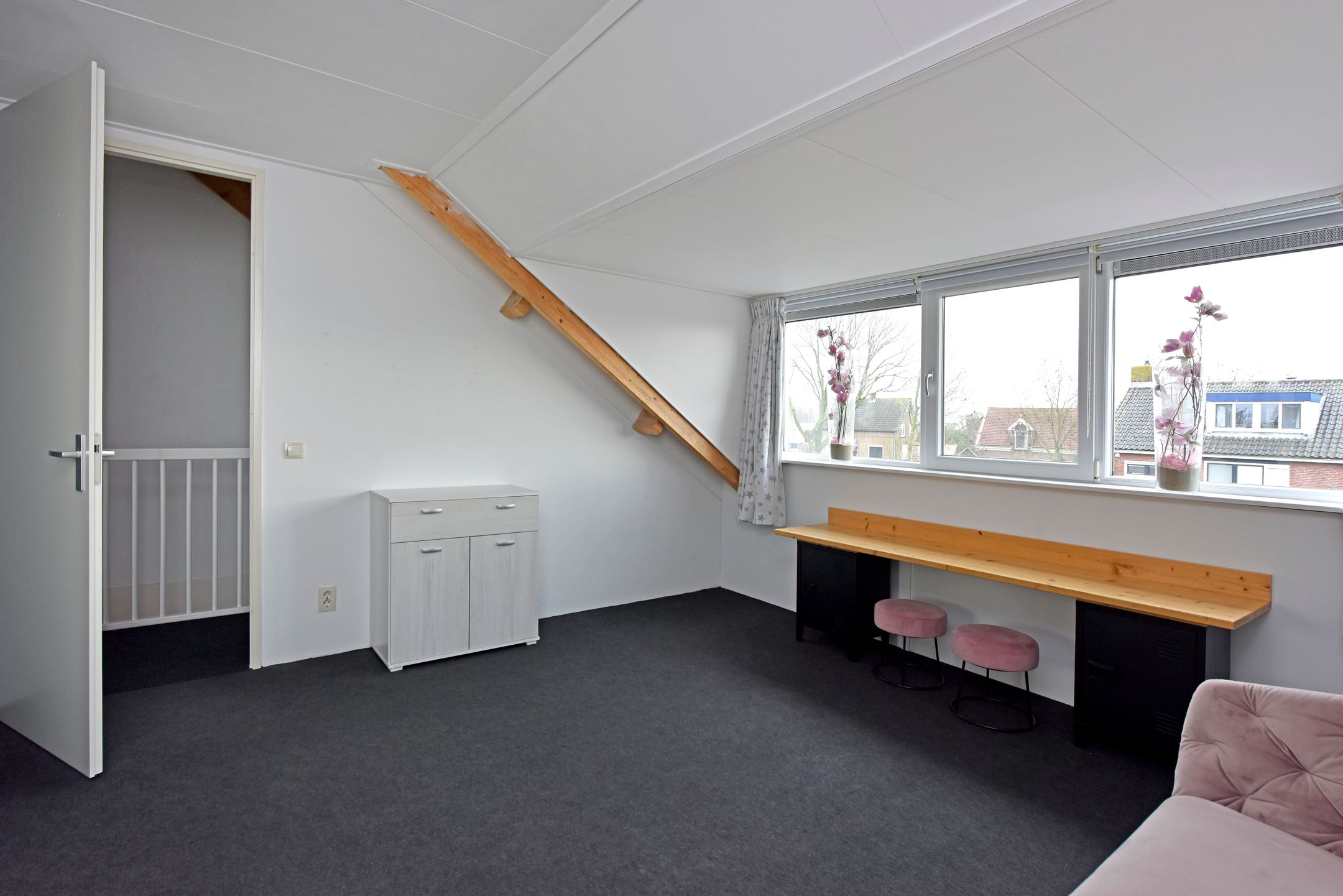 Spacious semi-detached home with garage in quiet Zevenhoven — 47