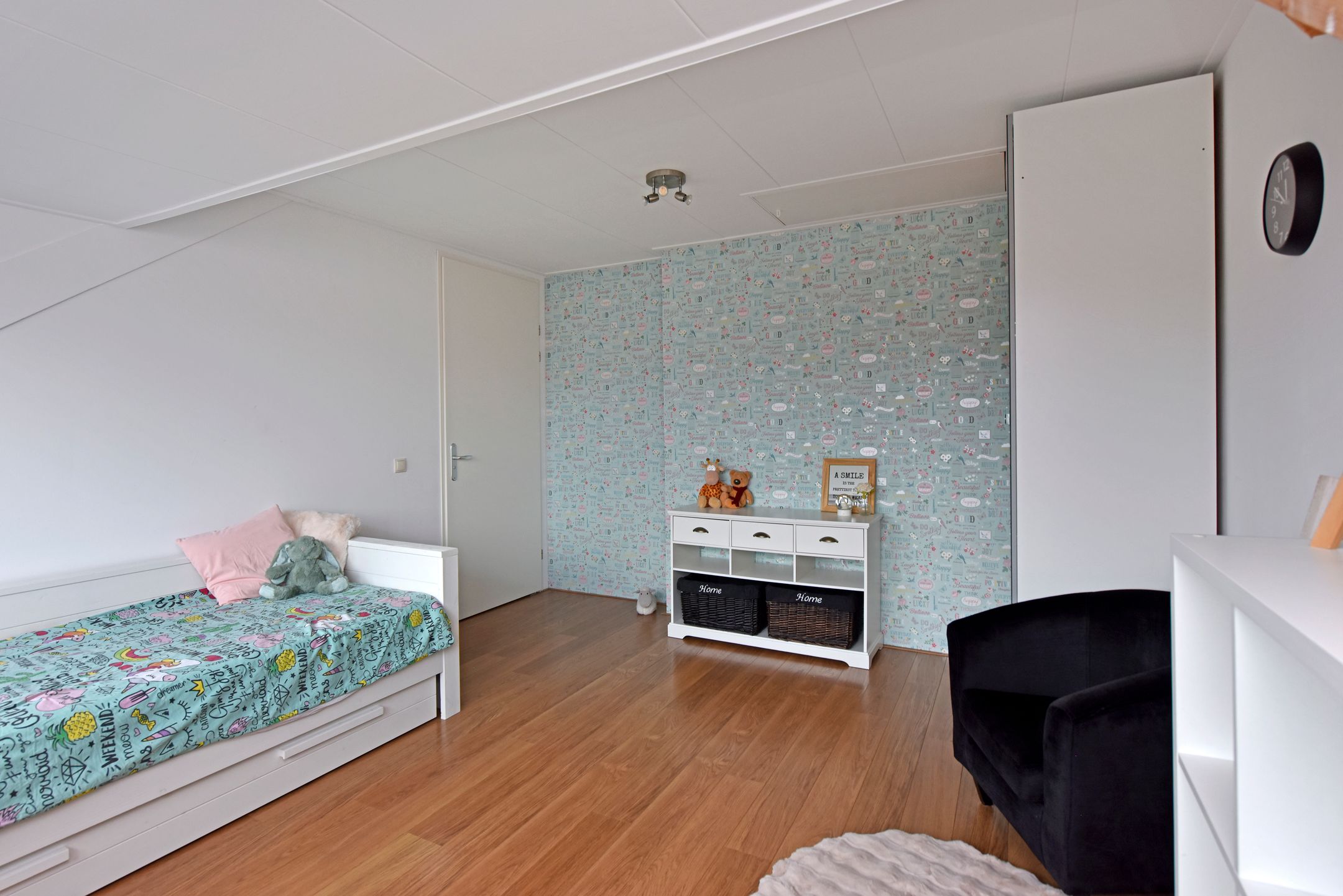 Spacious semi-detached home with garage in quiet Zevenhoven — 53