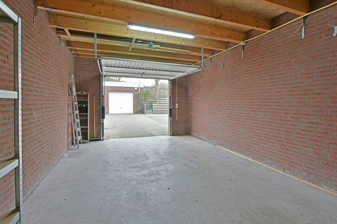 Spacious semi-detached home with garage in quiet Zevenhoven — 61