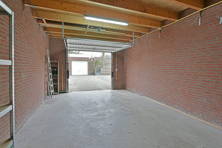 Spacious semi-detached home with garage in quiet Zevenhoven — 56