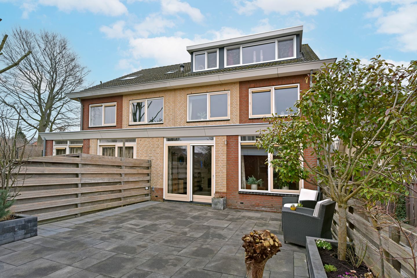 Spacious semi-detached home with garage in quiet Zevenhoven — 67