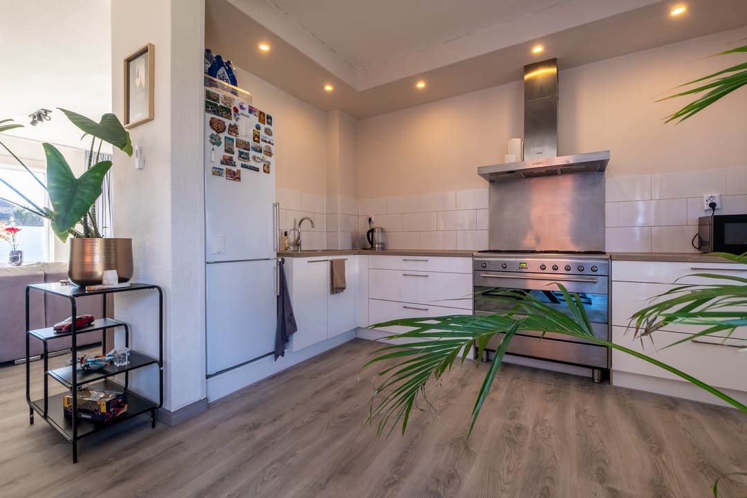 Spacious corner home with 5 bedrooms and 2 bathrooms in Roden — 16