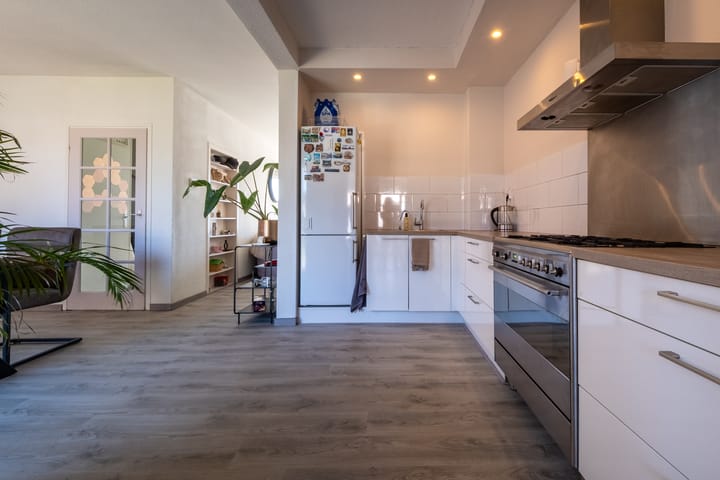 Spacious corner home with 5 bedrooms and 2 bathrooms in Roden — 17