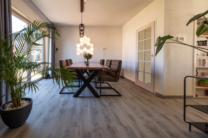 Spacious corner home with 5 bedrooms and 2 bathrooms in Roden — 21