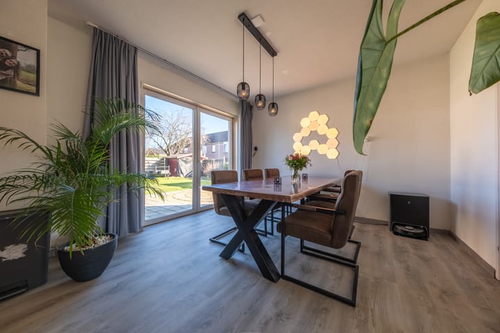 Spacious corner home with 5 bedrooms and 2 bathrooms in Roden — 23