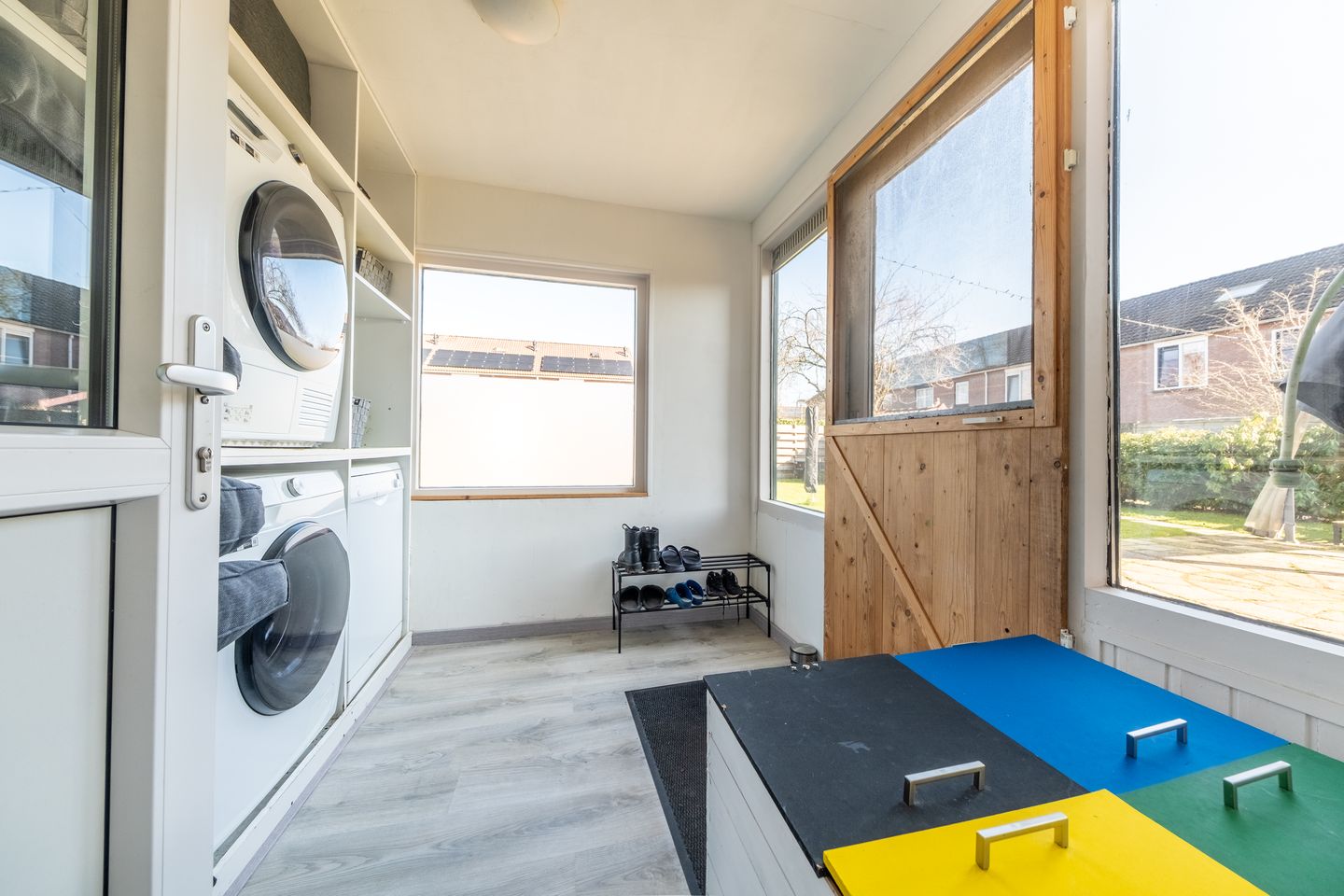 Spacious corner home with 5 bedrooms and 2 bathrooms in Roden — 28