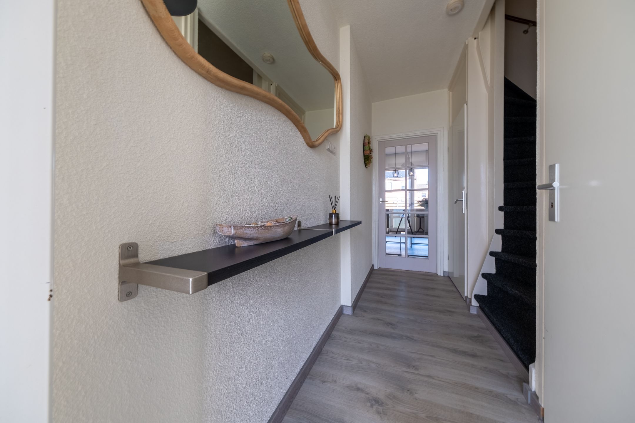 Spacious corner home with 5 bedrooms and 2 bathrooms in Roden — 30