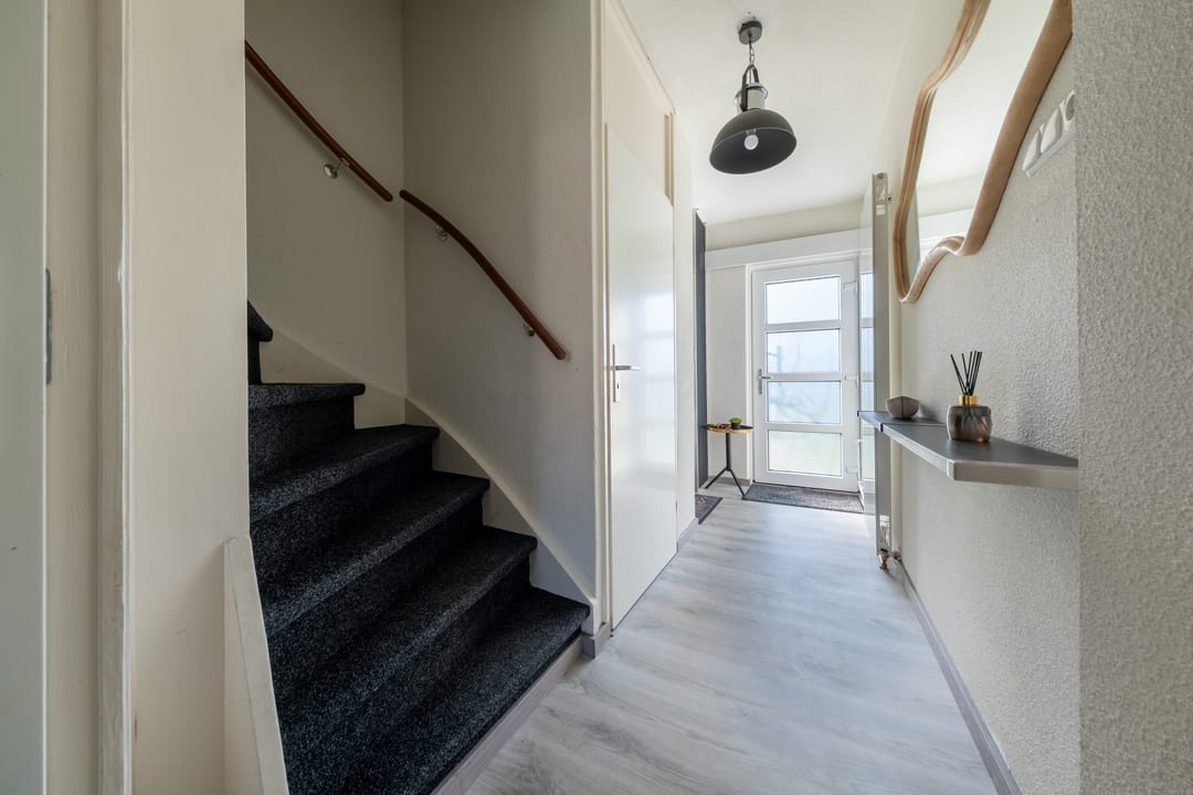 Spacious corner home with 5 bedrooms and 2 bathrooms in Roden — 32