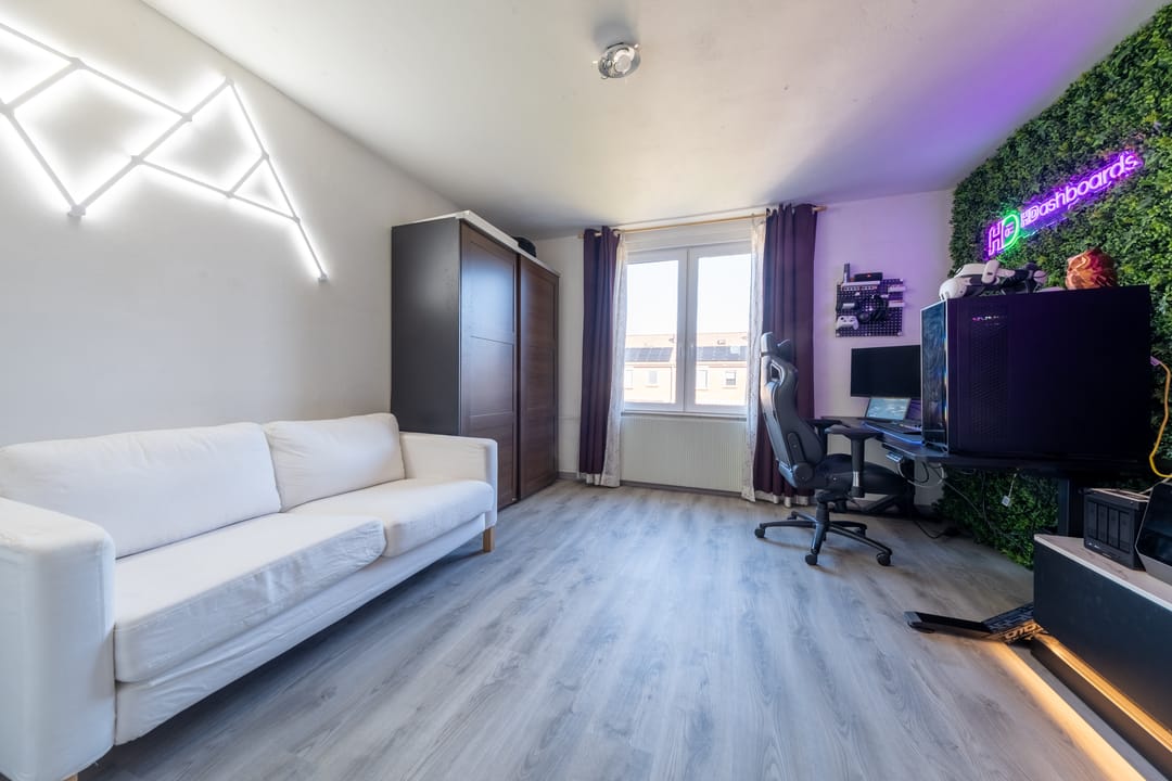 Spacious corner home with 5 bedrooms and 2 bathrooms in Roden — 34