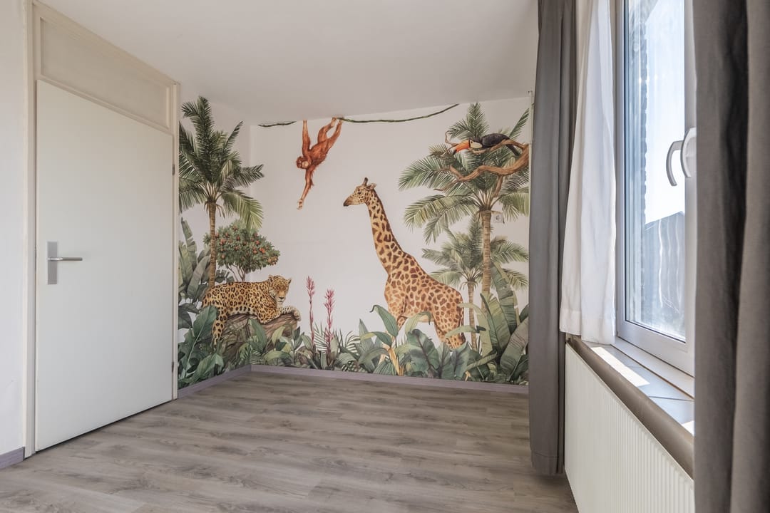 Spacious corner home with 5 bedrooms and 2 bathrooms in Roden — 52