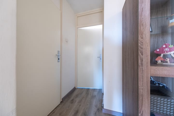 Spacious corner home with 5 bedrooms and 2 bathrooms in Roden — 55