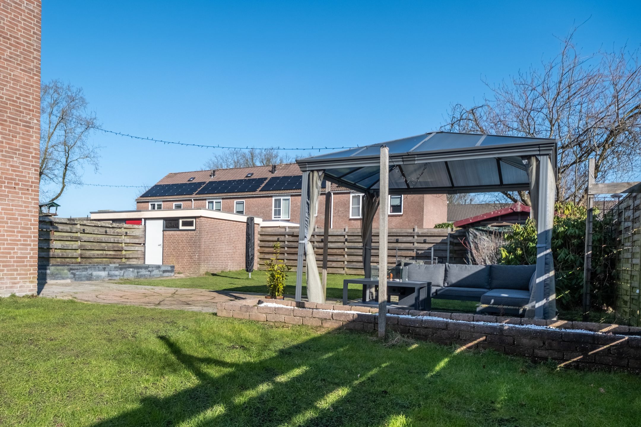Spacious corner home with 5 bedrooms and 2 bathrooms in Roden — 82