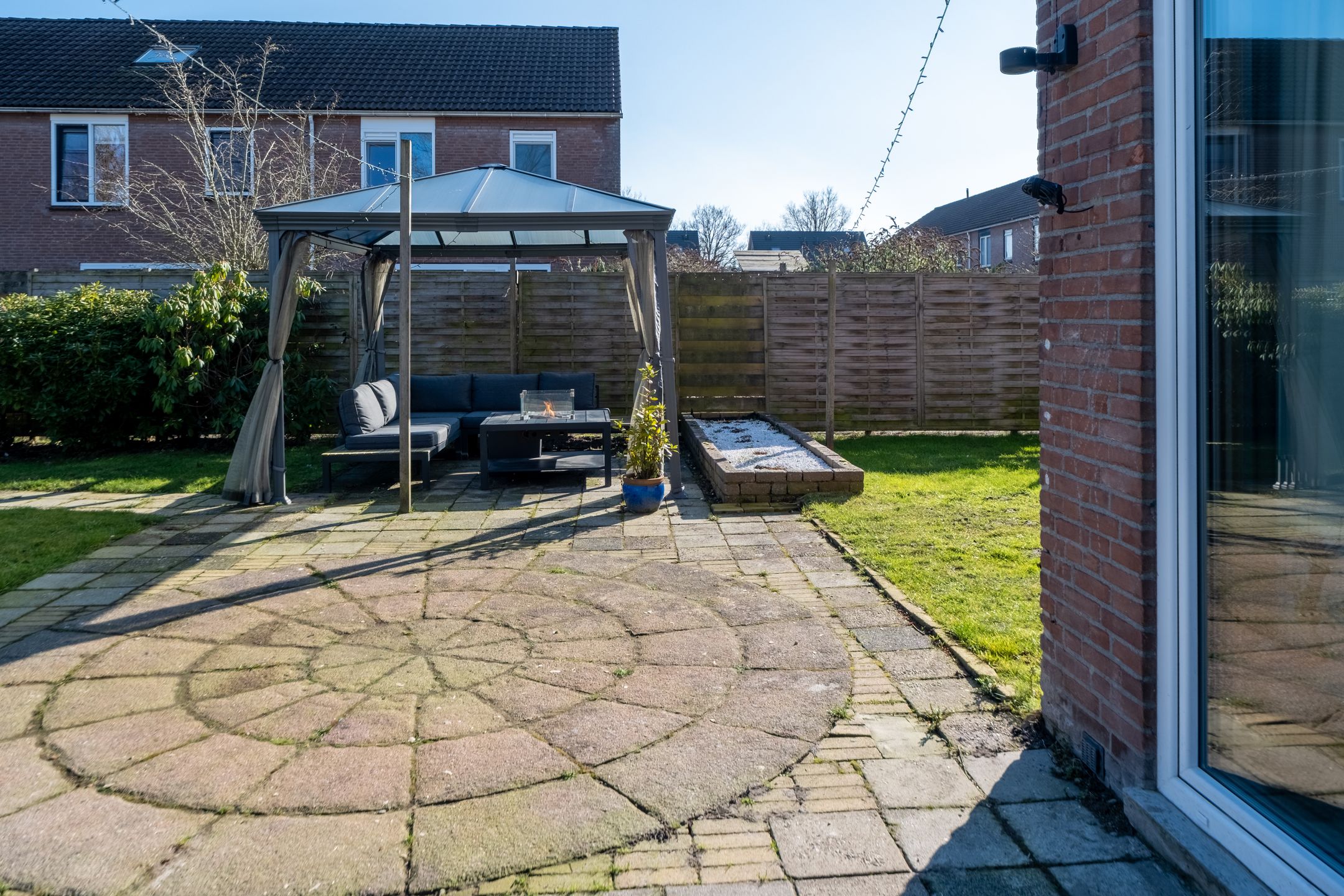 Spacious corner home with 5 bedrooms and 2 bathrooms in Roden — 88