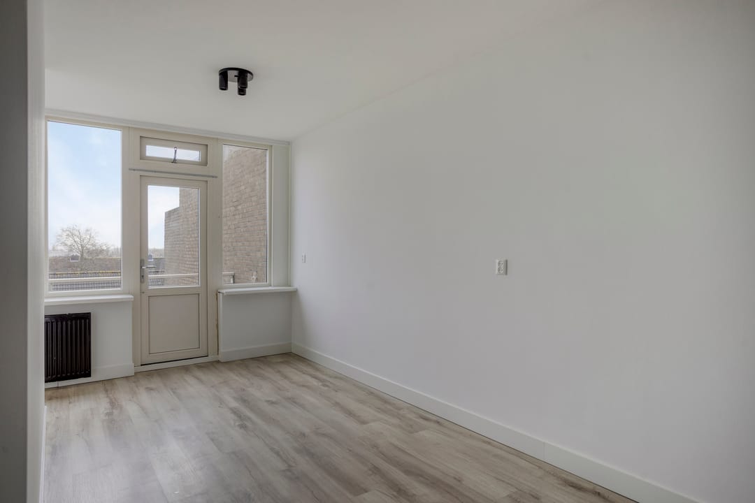 Fully Renovated Studio with Sunny Balcony in Noordwijkerhout — 21