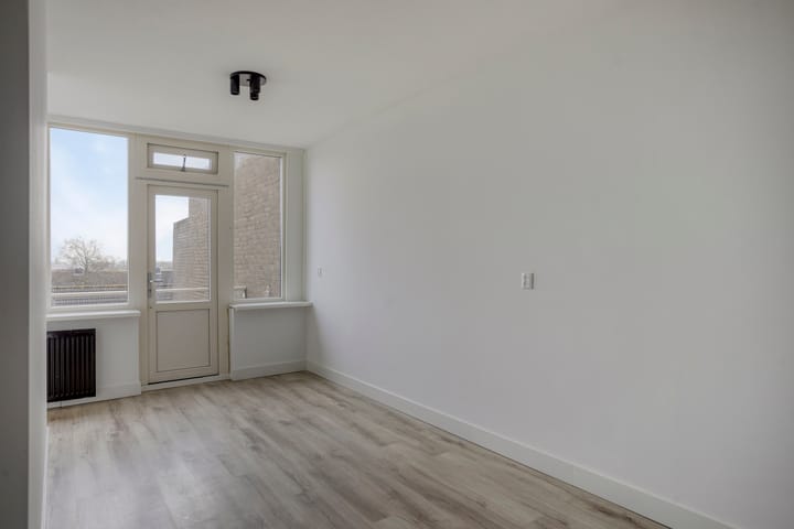 Fully Renovated Studio with Sunny Balcony in Noordwijkerhout — 20