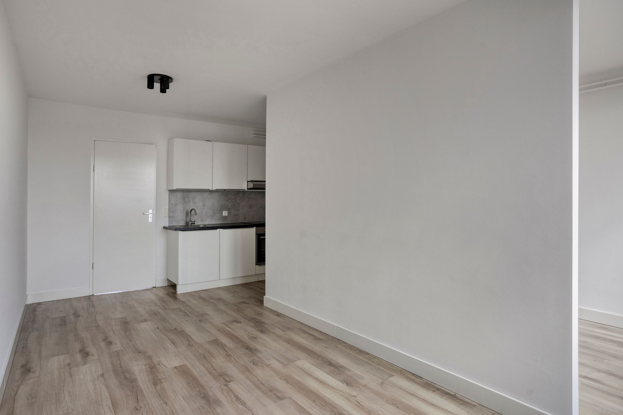 Fully Renovated Studio with Sunny Balcony in Noordwijkerhout — 23