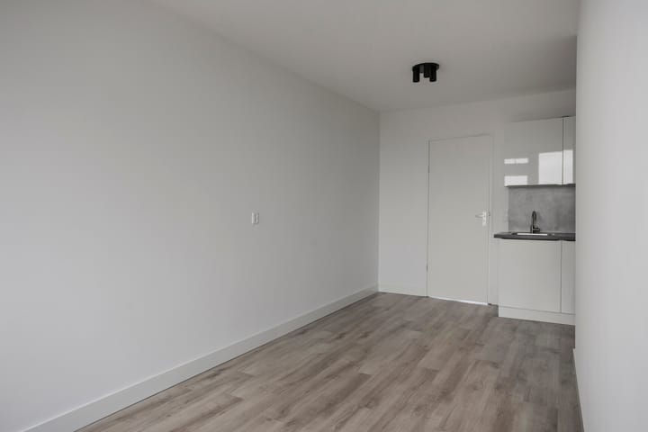 Fully Renovated Studio with Sunny Balcony in Noordwijkerhout — 24