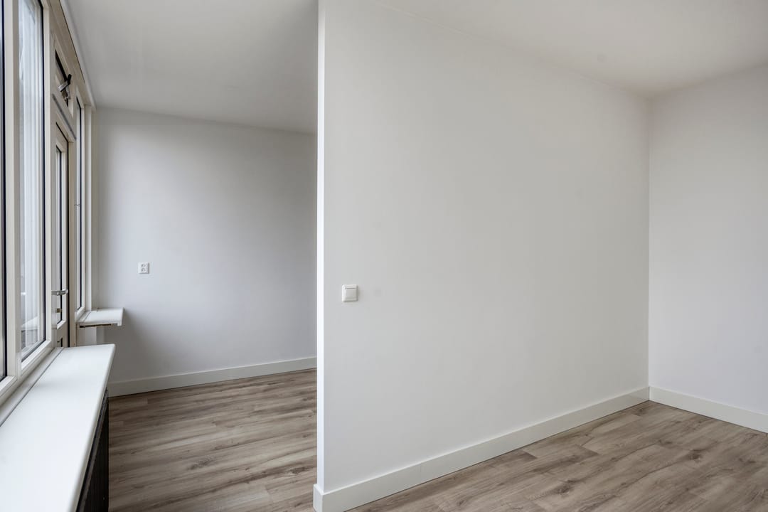 Fully Renovated Studio with Sunny Balcony in Noordwijkerhout — 31