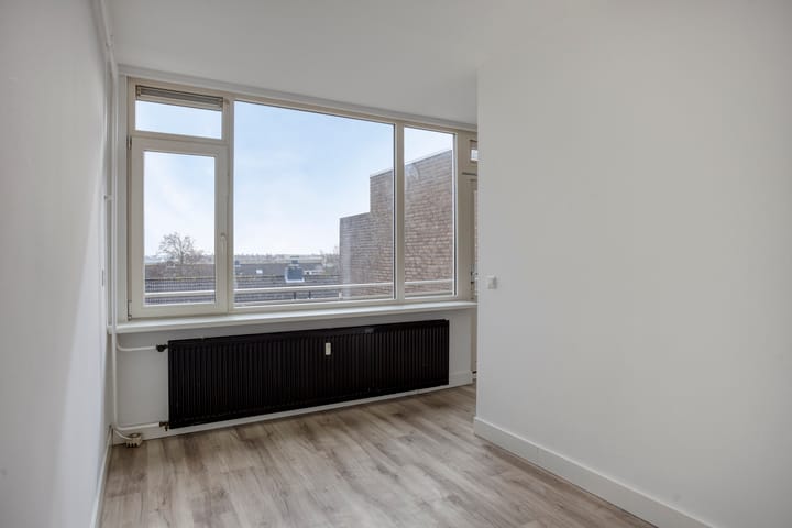 Fully Renovated Studio with Sunny Balcony in Noordwijkerhout — 32