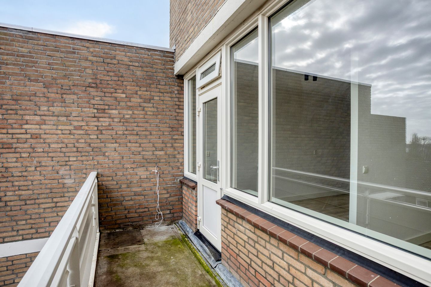 Fully Renovated Studio with Sunny Balcony in Noordwijkerhout — 37