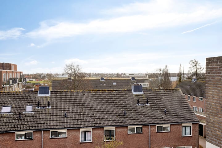 Fully Renovated Studio with Sunny Balcony in Noordwijkerhout — 38