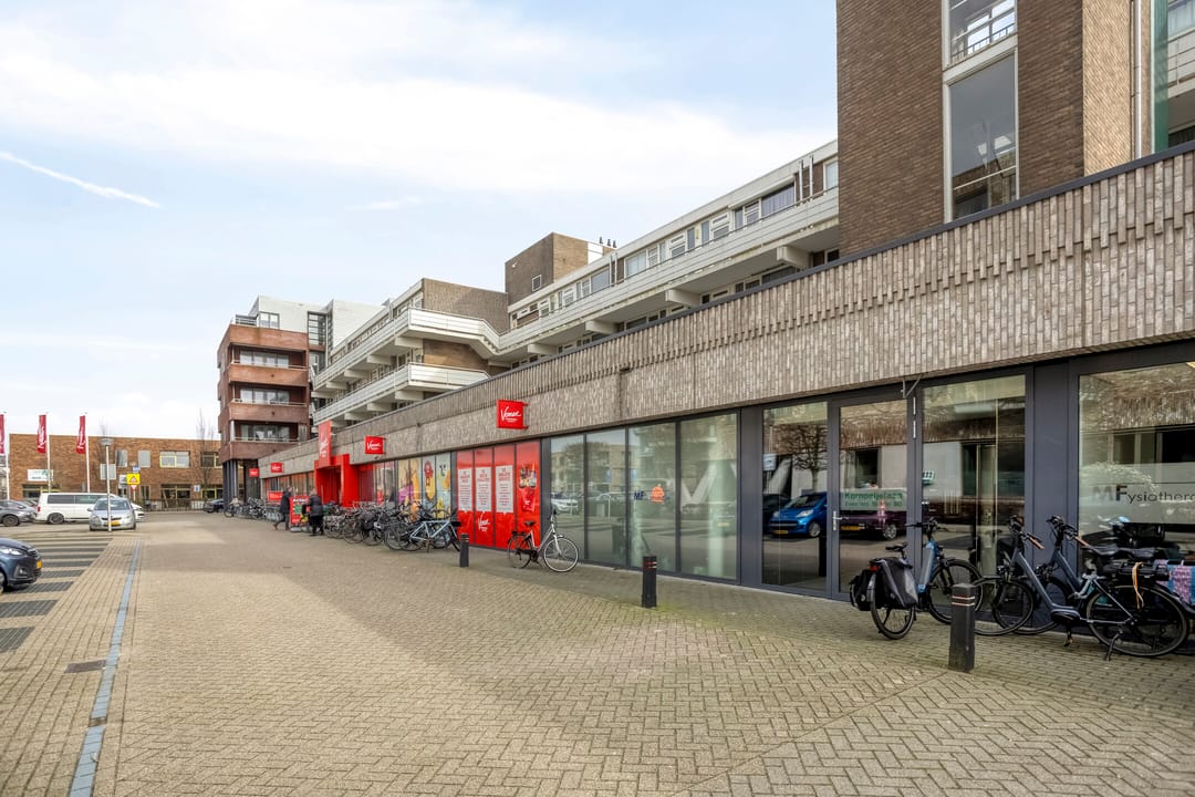 Fully Renovated Studio with Sunny Balcony in Noordwijkerhout — 13