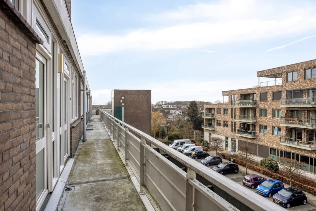 Fully Renovated Studio with Sunny Balcony in Noordwijkerhout — 15