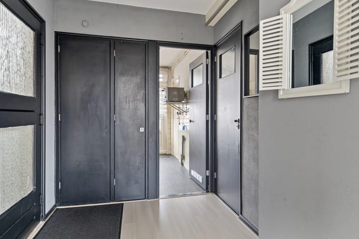 Atmospheric two-room apartment in the heart of The Hague with future potential — 13