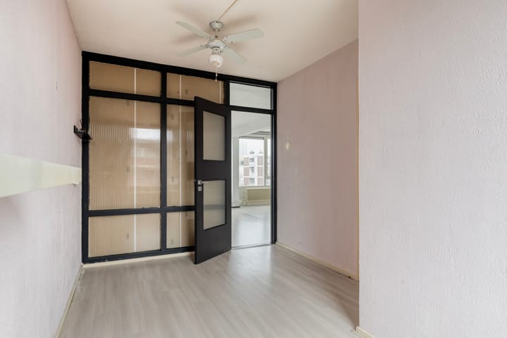Atmospheric two-room apartment in the heart of The Hague with future potential — 25